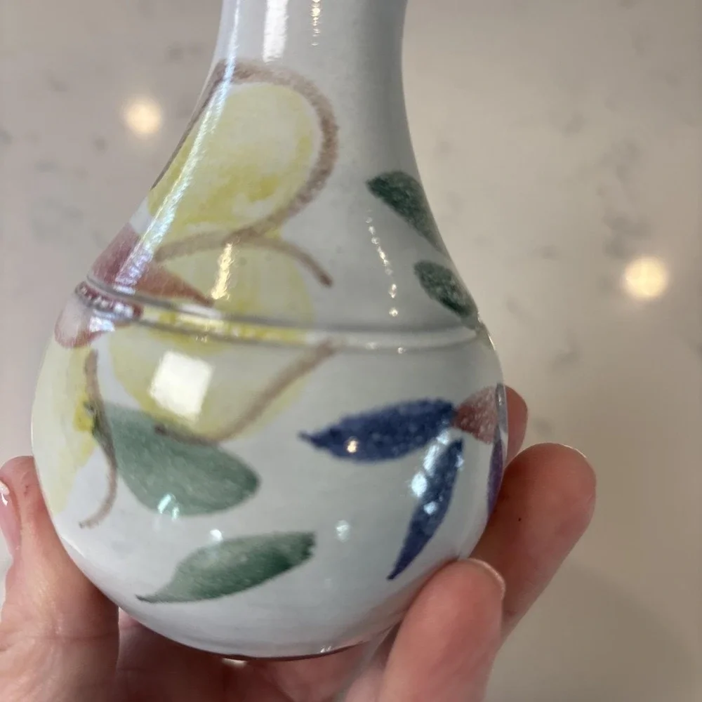 VTG Bud Vase‎ By Judy Greene Irish Studio Pottery Fluted Top Handpainted 4.5